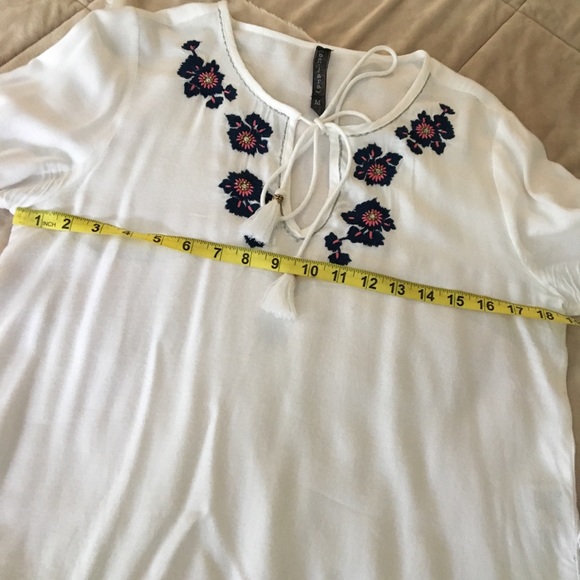 NWOT white bell sleeve boho blouse w/floral trim - Picture 3 of 6